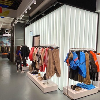 阿迪達斯旗艦店 - 羅馬